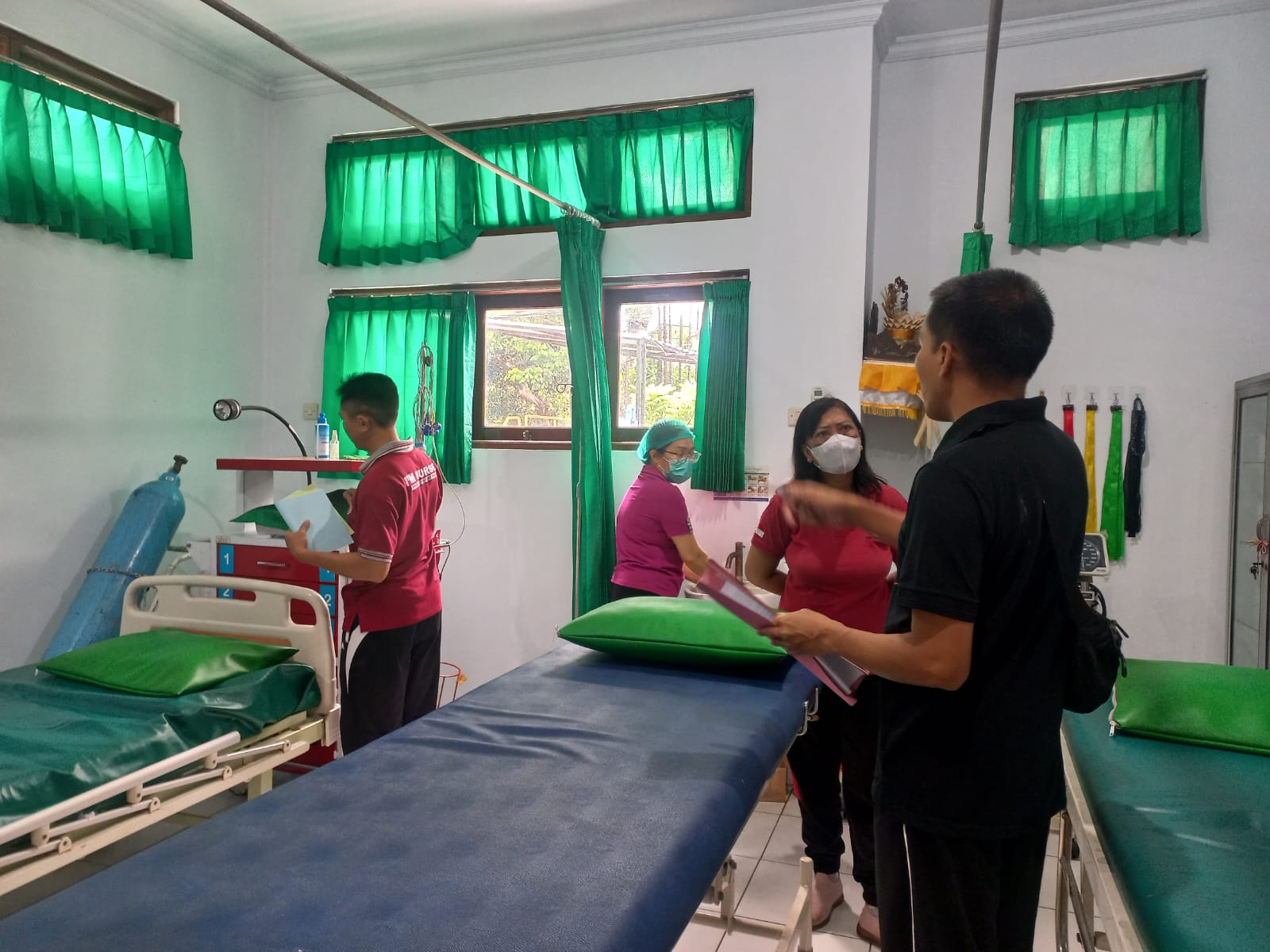 Dinas Kesehatan Kabupaten Buleleng saat melakukan monitoring ke Puskesmas Sawan I untuk persiapan Pemeriksaan Kesehatan Gratis.