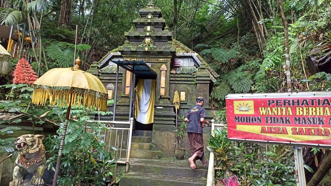 Petilasan Prabu Tawang Alun yang merupakan Raja Blambangan di Desa Rowo Banyu, Kecamatan Songgon, Banyuwangi-Jawa Timur