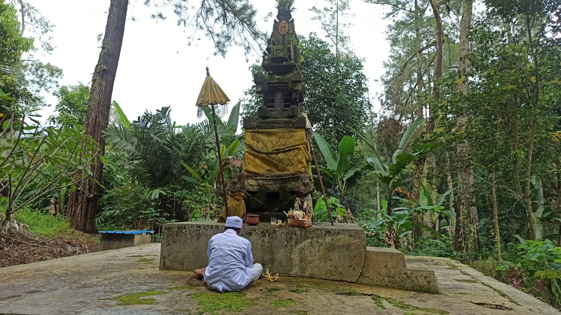 Pura Pucak Macan Putih di Desa Rowo Banyu, Kecamatan Songgon, Banyuwangi-Jawa Timur