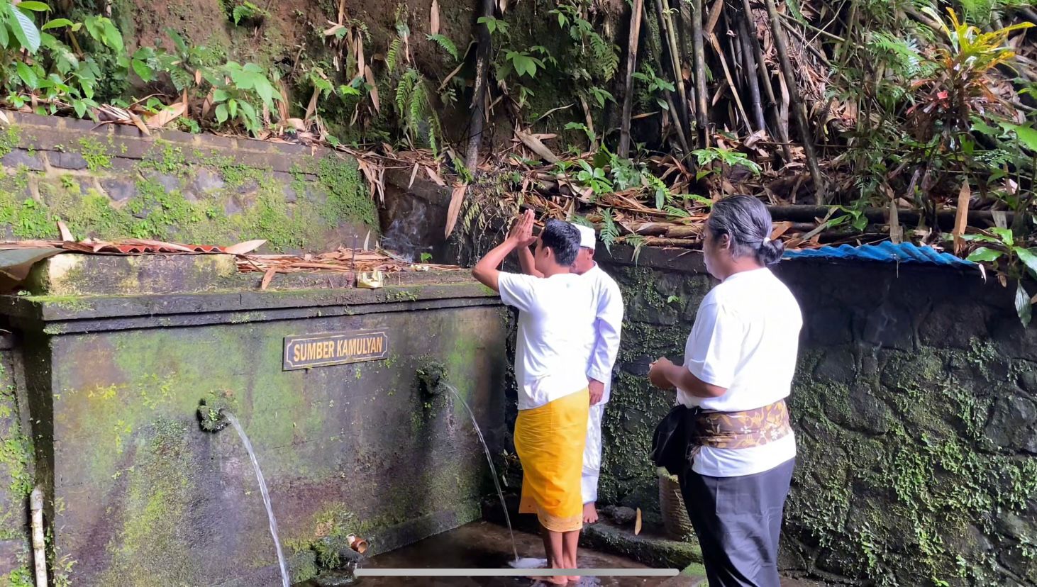 Tempat melukat di Petilasan Prabu Tawang Alun