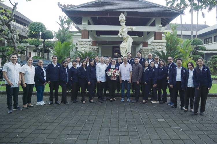 Wabup Suiasa menghadiri acara Pelantikan PKVHI Cabang Badung periode 2024-2029 di Rumah Jabatan Wakil Bupati Badung, Puspem Badung, Sabtu (1/2).
