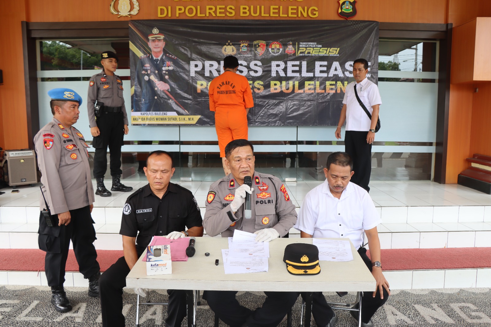 Rilis pengungkapan kasus pencurian gas LPG 3 kg di Polres Buleleng.