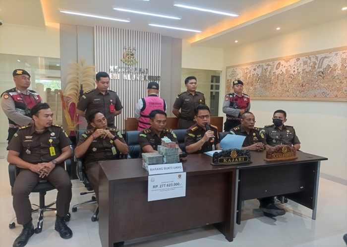 Kejari Klungkung saat press rilis kasus korupsi BUMDes Kertha Laba Dawan Kaler, Senin (3/2/2025).