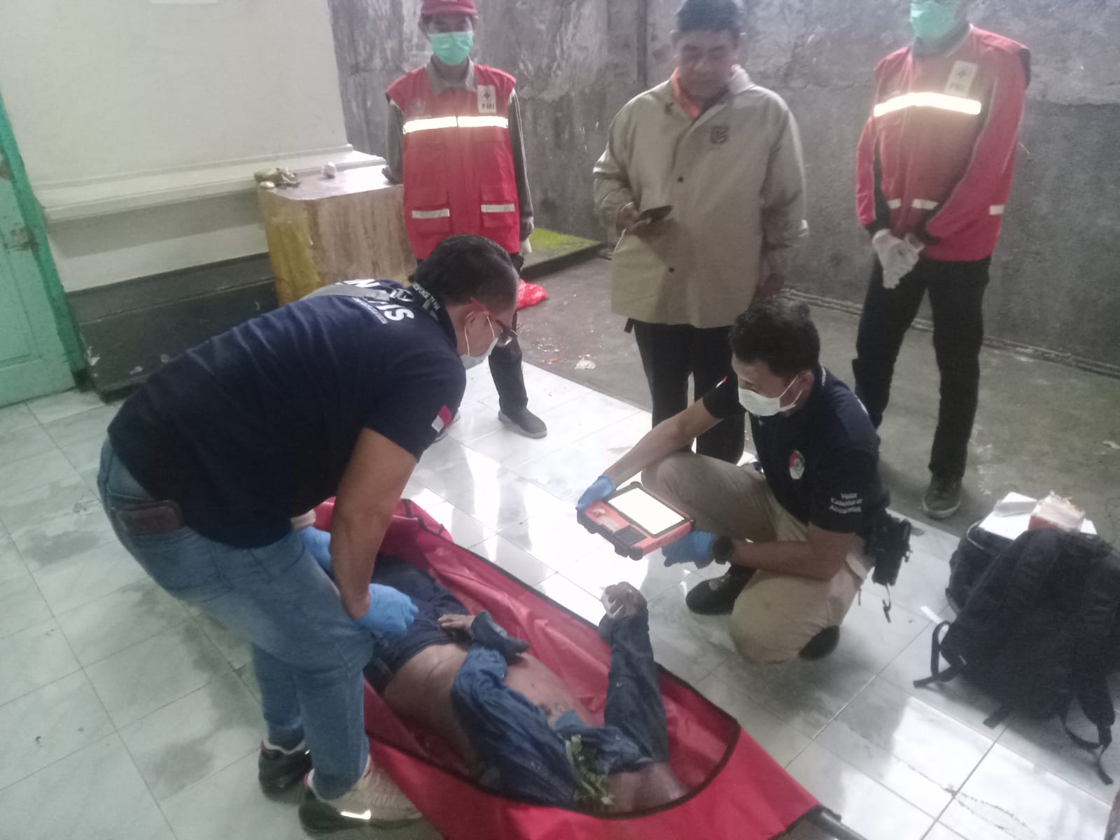 Mayat laki-laki yang ditemukan tersangkut pada batang pohon di hutan lindung Desa Pancasari, Kecamatan Sukasada, Buleleng.