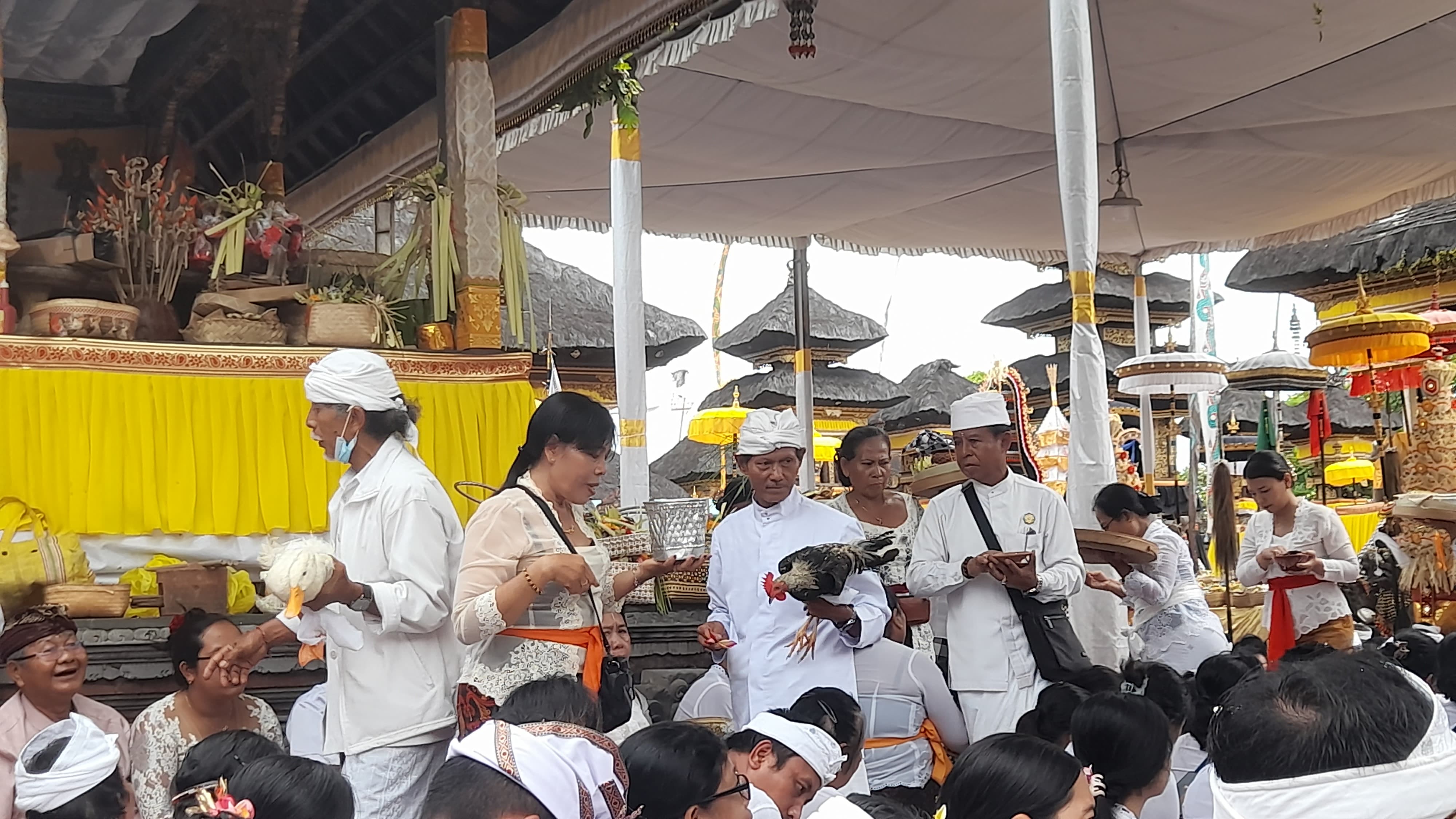 UPACARA : Pelaksanaan keagamaan yang digelar oleh umat Hindu.