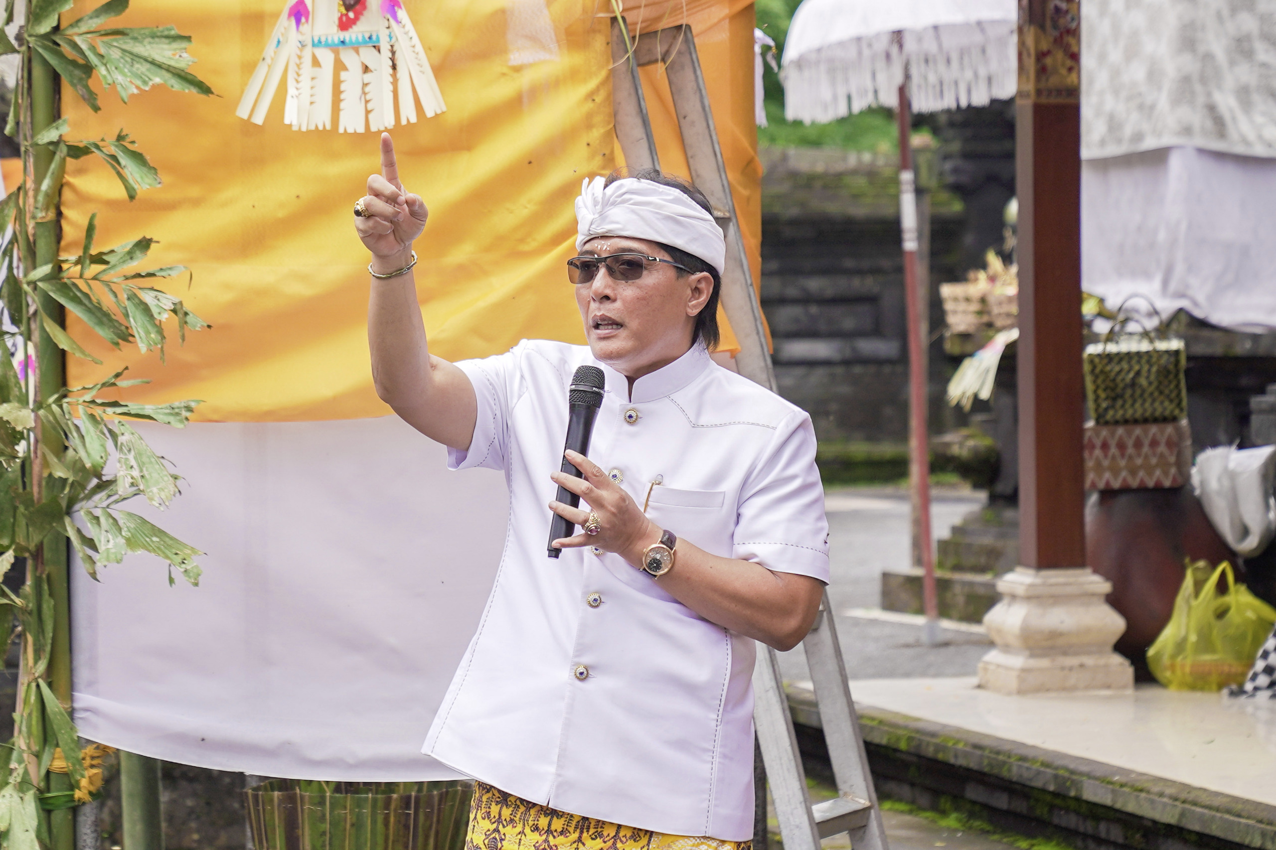 Bupati Badung, I Nyoman Giri Prasta yang meminta direksi PDAM Badung purna tugas jika tidak selaikan masalah air.