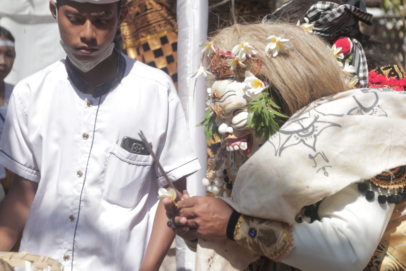 Topeng Sidakarya dengan tampilan gigi jongos sarat akan makna kesederhanaan