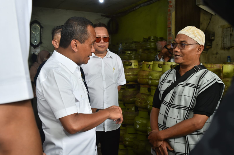 Menteri ESDM Bahlil sidak ke pangkalan LPG 3 Kg