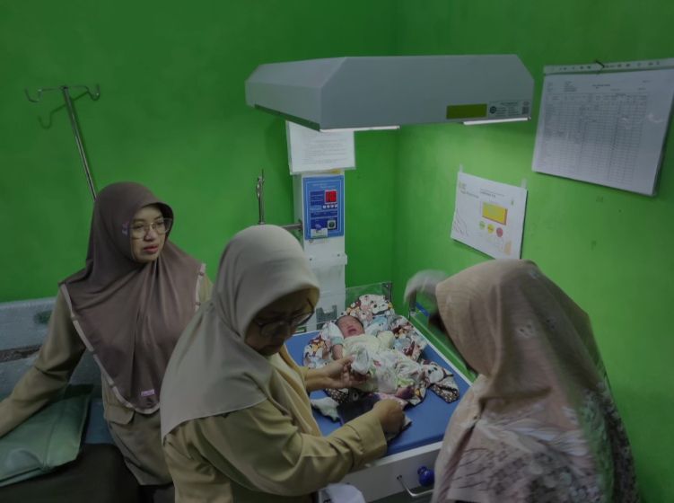 Bayi yang dibuang di Deca Carangwulung Wonosalam Jombang kini dirawat di Puskesmas Wonosalam