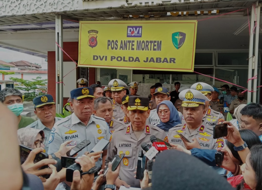 KETERANGAN: Kapolda Jawa Barat Irjen Pol Ahmad Wiyagus memberikan keterangan soal pos pengaduan korban kecelakaan Gerbang Tol Ciawi.