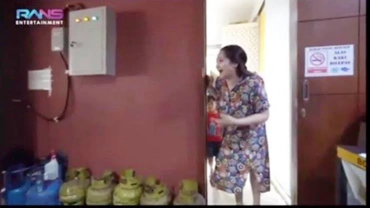 Beredar foto d rumah Nagita Slavina banyak tabung gas 3 Kg