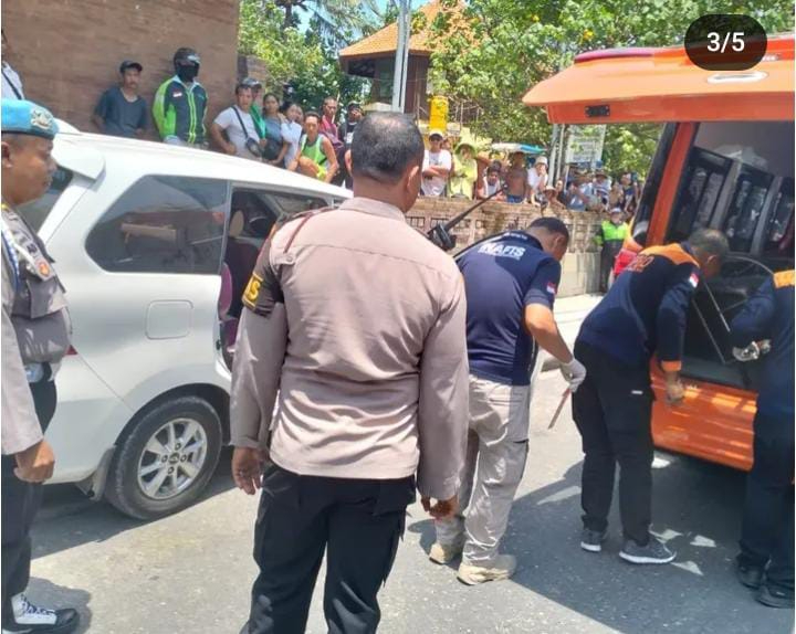 Seorang pria asal Jember ditemukan meninggal di dalam mobil yang parkir di jalan Pantai Kuta Bali