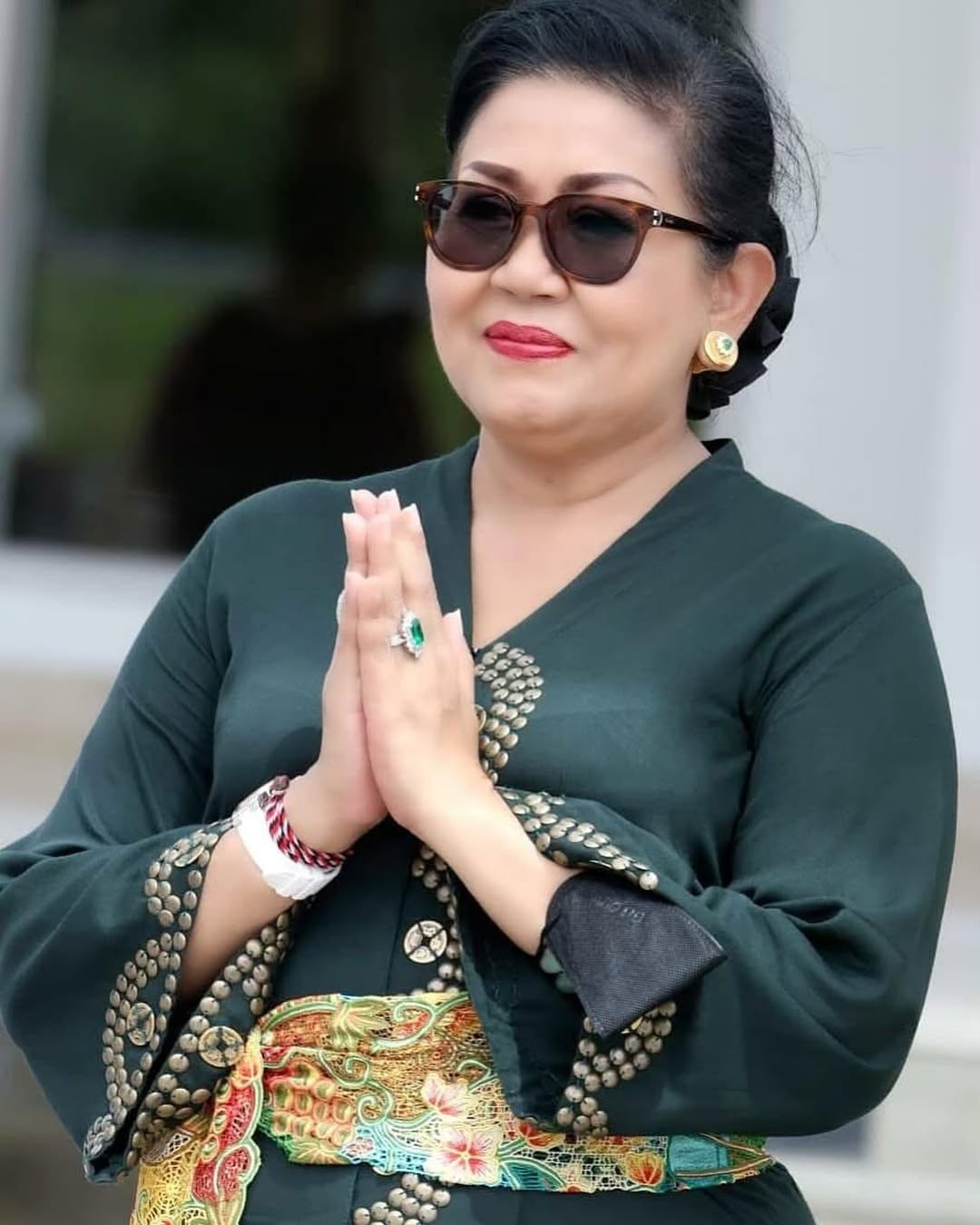Ni Putu Putri Suastini Koster, istri Gubernur Bali terpilih, Wayan Koster.