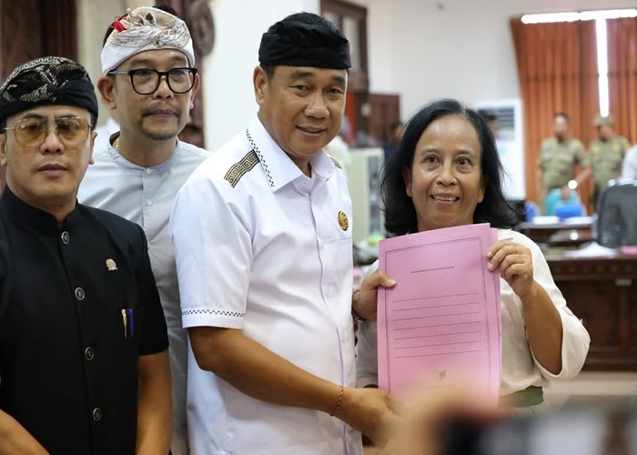 RAKER : Rapat kerja menindaklanjuti hasil Penyampaian Aspirasi Masyarakat dan Permohonan Advokasi Nasabah LPD Bedulu, di Lantai III Depan Ruang Sidang Utama DPRD Kabupaten Gianyar.