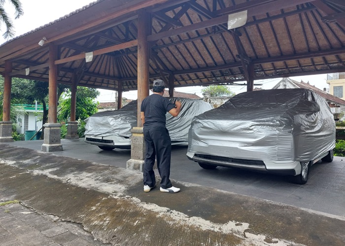 DISIAPKAN : Mobil dinas untuk Bupati dan Wakil Bupati Klungkung.