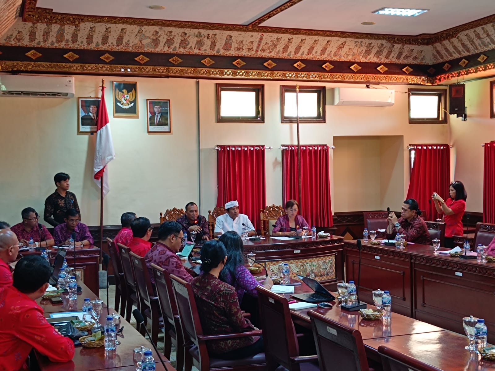 Rapat kerja Komisi IV DPRD Tabanan bersama Direktur RSUD Tabanan dan Direktur RSUD Singasana serta BPJS Kesehatan, Kamis (6/2/2025).