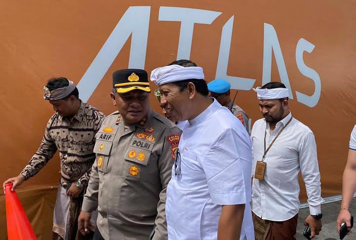 Upacara mecaru dan guru piduka yang dilakukan oleh Manajemen Atlas Beach Club
