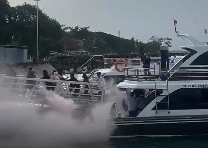 INSIDEN : Mesin boat Idola Express yang melayani rute Sanur-Nusa Penida, terbakar Minggu (9/2/2025).