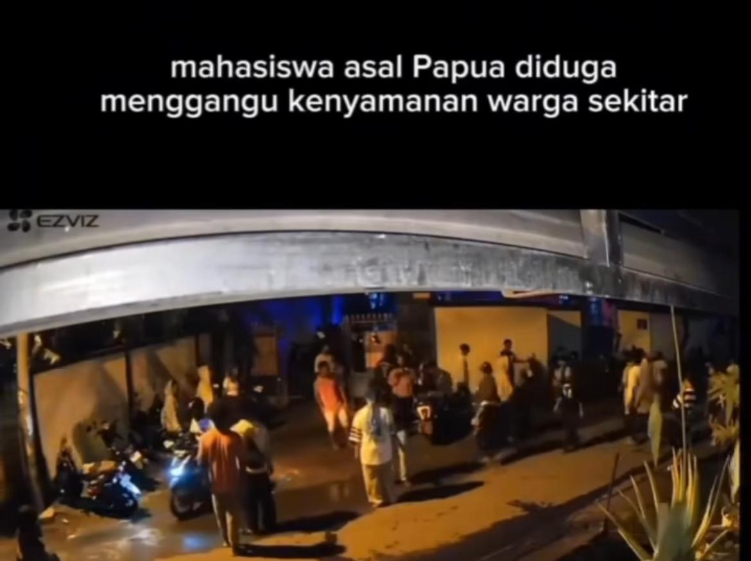 Sejumlah warga yang merasa terganggu mendatangi kos-kosan mahasiswa yang stel music keras