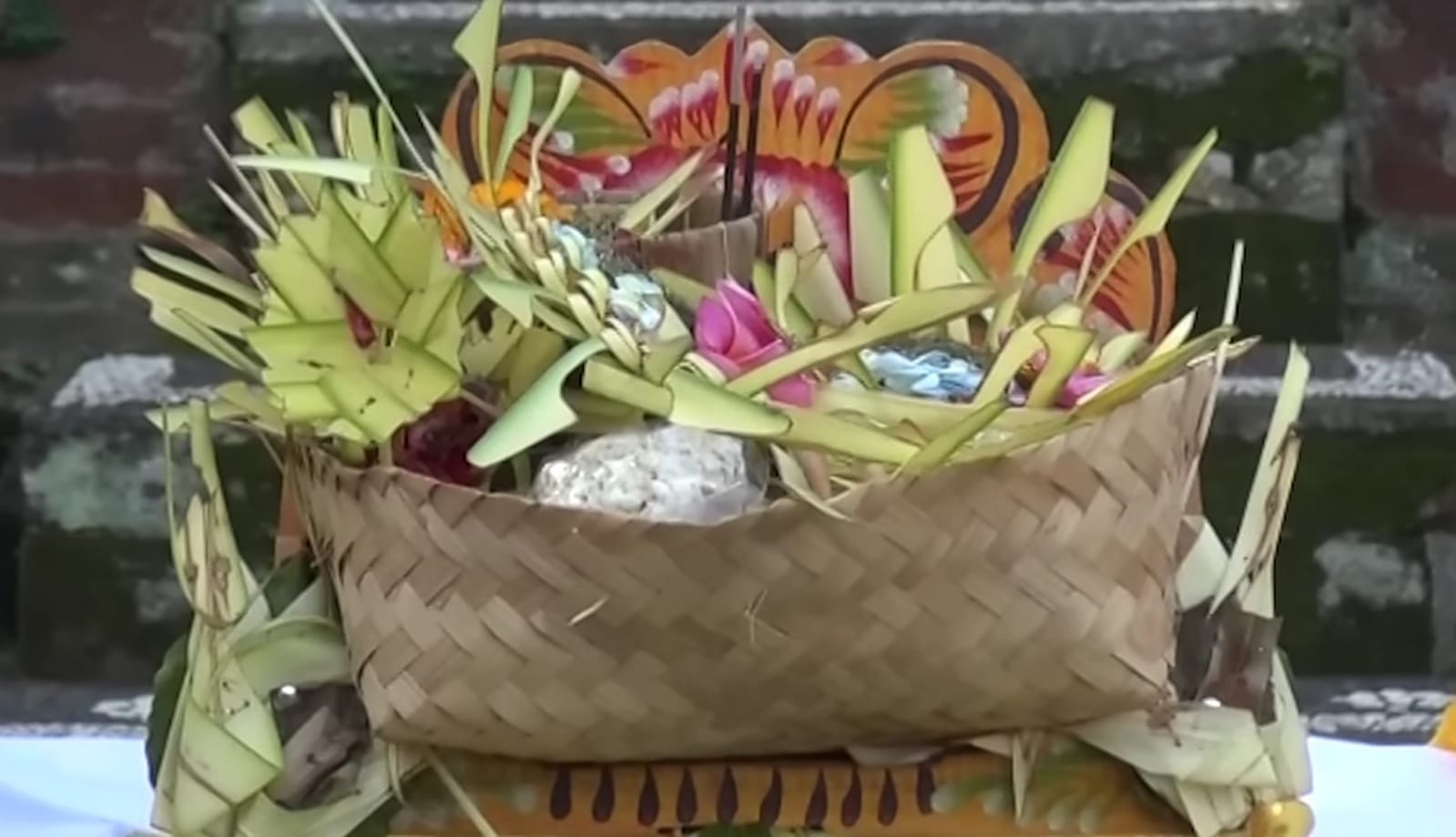 Pelangkiran  yang terpasang di kamar sebagai stana Sang Hyang Kumara-Kumari.