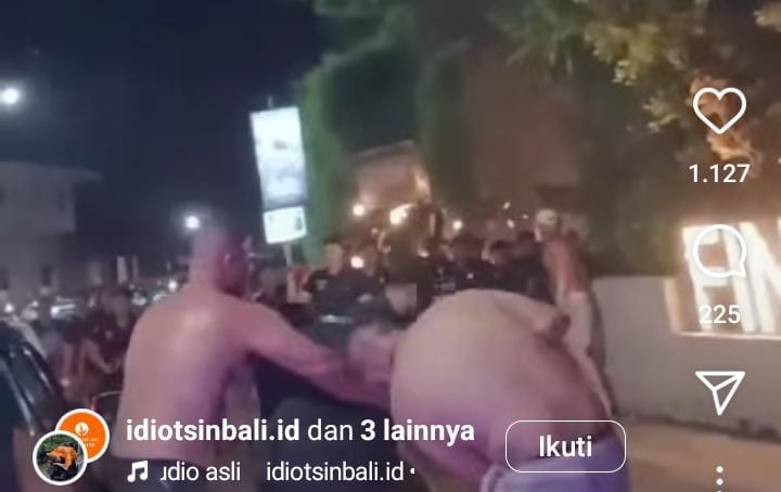 Beredar video seorang sekuriti dianiaya tiga bule