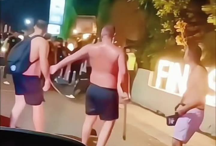Beredar video seorang sekuriti dianiaya tiga bule