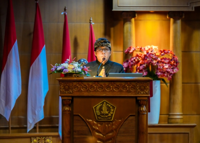 PARIPURNA: Bupati Giri Prasta menyampaikan jawaban pemerintah terhadap pandangan umum Fraksi-Fraksi DPRD Badung saat Rapat Paripurna DPRD Badung.
