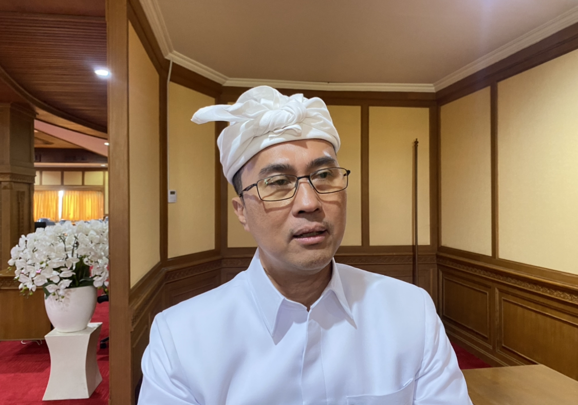 Sekda Badung, Ida Bagus Surya Suamba yang menjelaskan akan melanjutkan oembangunan Jalan Gatot Subroto Barat.