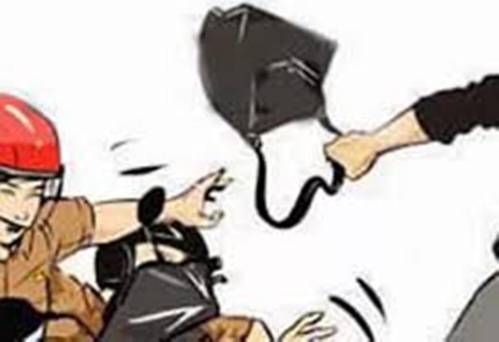 JAMBRET: (Ilustrasi) Seorang anggota komplotan jambret dibekuk warga usai berhasil menjarah tas pengendara mobil.
