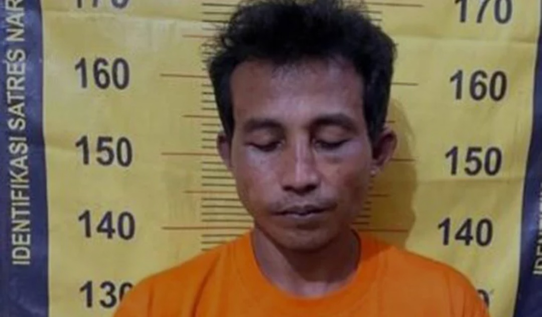 DITAHAN: M. Sahri, 35, meringkuk di tahanan karena peredaran sabu-sabu yang melilitnya.