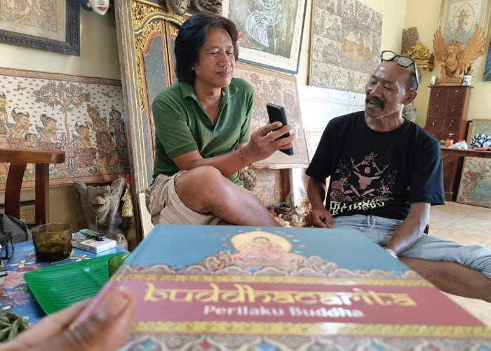 Salah satu seniman klasik Wayang Kamasan, I Made Sesangka Laksana.