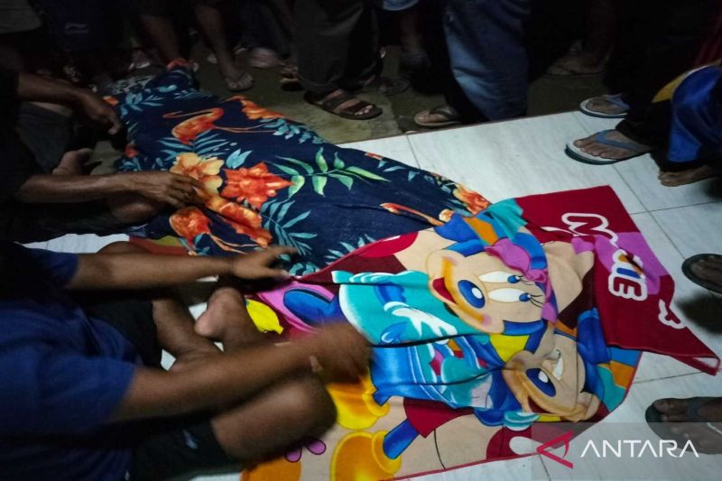 Korban tewas dibacok di bagian leher, akibat aksi nekat pelaku di Desa Tombulilato Kecamatan Atinggola, Gorontalo Utara, Provinsi Gorontalo.