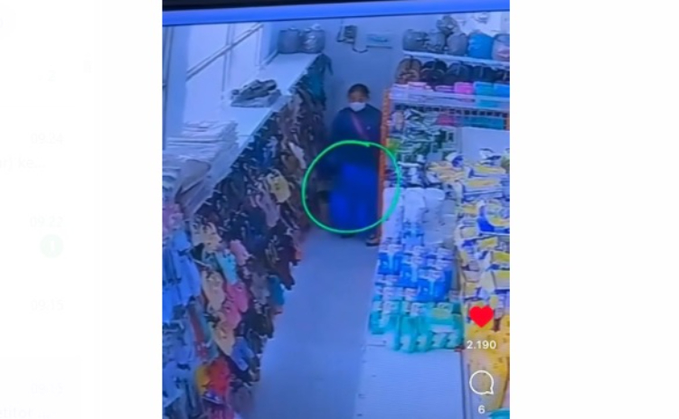 Viral! Aksi Pencurian Di Munggu Terekam Kamera CCTV