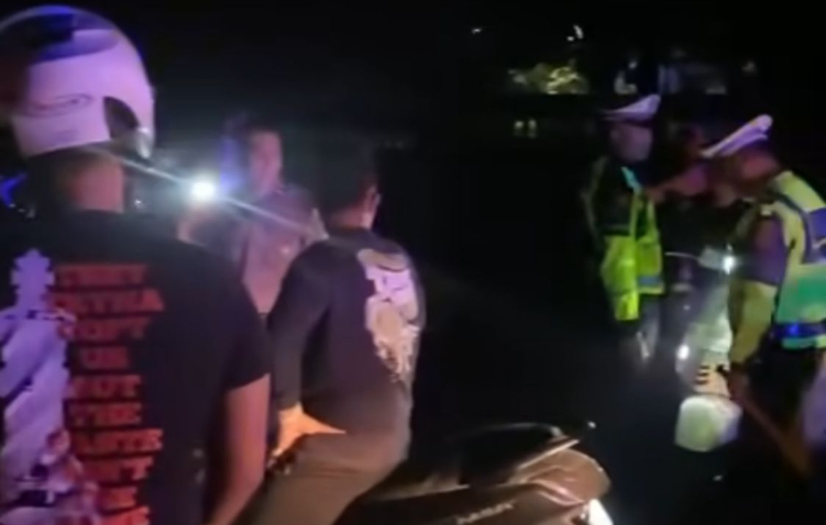 Personil Polsek Denpasar Utara Gelar Operasi Keamanan di Area Pertandingan MMA dan Boxing
