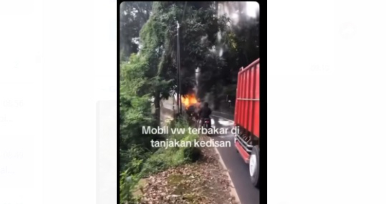 Mobil VW Terbakar di Tanjakan Kedisan, Kintamani
