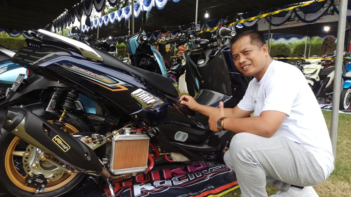 Juri Bali Utara Modfest Agus Umbara saat melakukan proses penjurian serangkaian Anniversary 2Tak Bali Utara