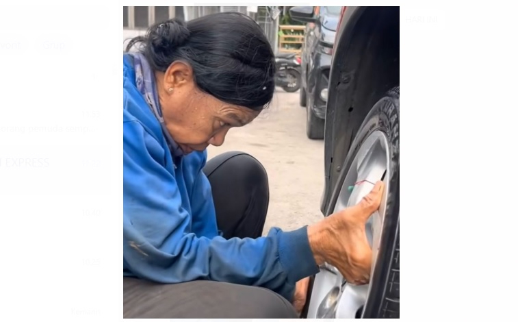 Viral sebuah video yang menunjukkan keahlian ibu Jro memasang ban mobil