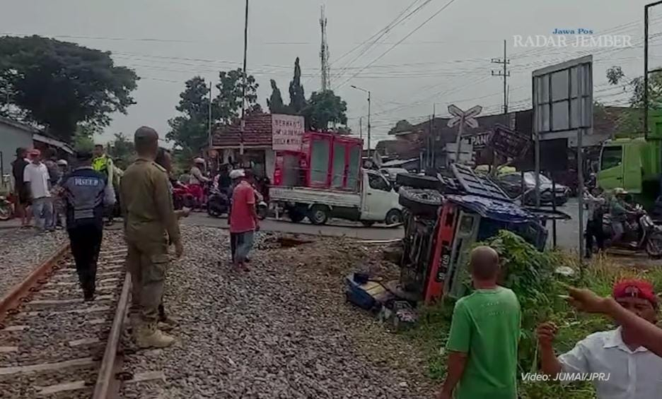 Kecelakaan Maut di Jember meibatkan sebuah Truk dan Kereta Api