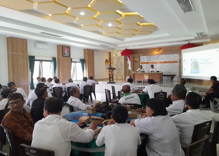 SOSIALISASI : Hal ini disampaikan dalam sosialisasi KIP-K yang digelar Undiksha Singaraja bekerja sama dengan Pemerintah Kabupaten Klungkung di Aula Kodim 1610/Klungkung, Rabu (19/2