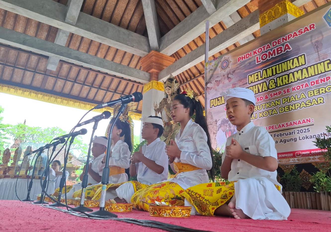 Lomba Melantunkan Puja Trisandhya dan Kramaning Sembah yang diinisiasi oleh Parisada Hindu Dharma Indonesia (PHDI) Kota Denpasar.