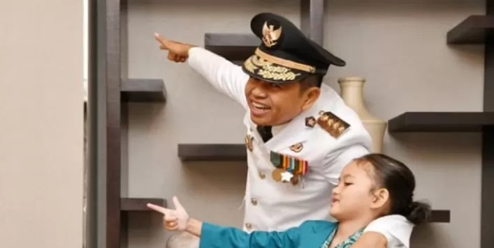 Gubernur Jawa Barat Dedi Mulyadi copot Kepala Sekolah SMAN 6 Depok.