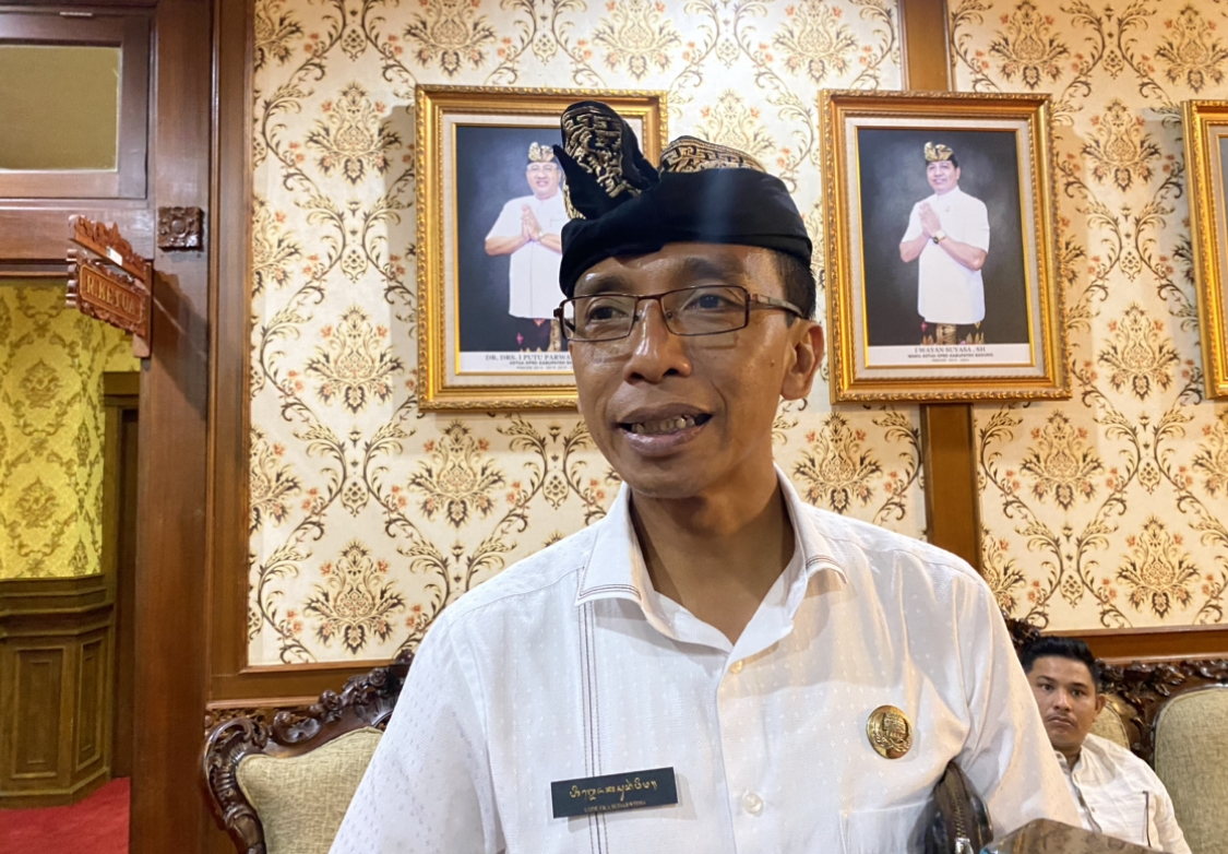 Kadis Kebudayaan Badung, I Gde Eka Sudarwitha yang menjelaskan rencana pelaksanaan Tawur Agung Kesanga di Puspem Badung.