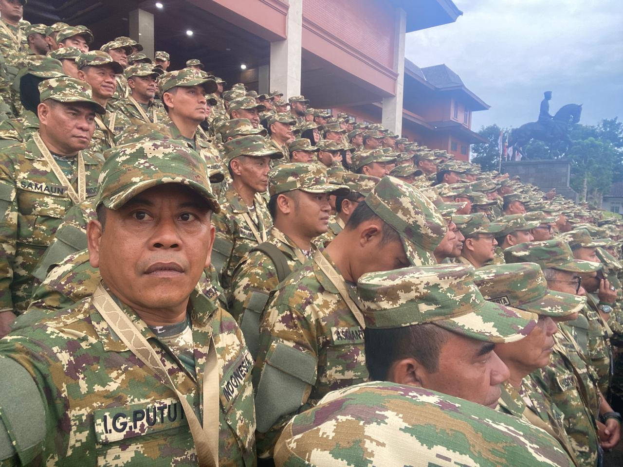 RETRET: Bupati Karangasem I Gusti Putu Parwata mengikuti retret di Lembah Tidar, Magelang, Jawa Tengah.