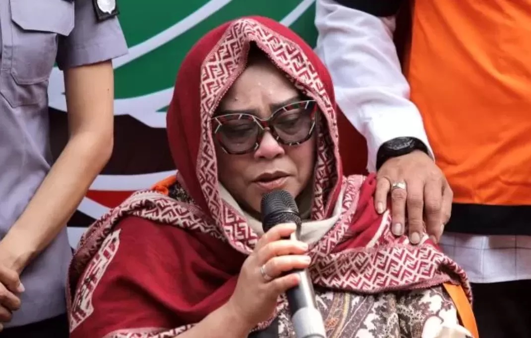 BERUPAYA BANGKIT - Komedian Nunung seusai ditangkap polisi dalam kasus narkoba. ((Dery Ridwansah/ JawaPos.com))