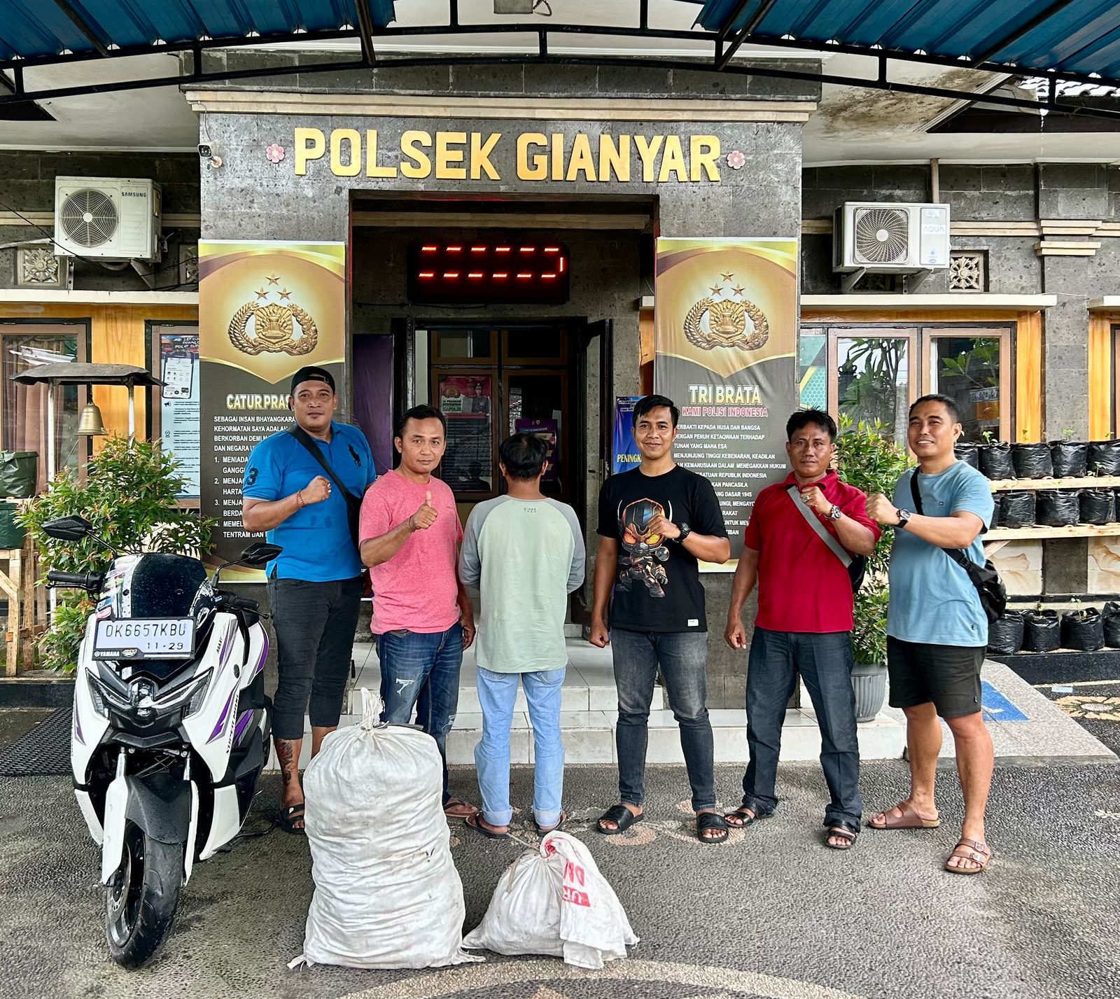 PENCURI: Unit Reserse Kriminal (Reskrim) Polsek Gianyar mengamankan pelaku pencurian kawat tembaga di Desa Samplangan, Kecamatan Gianyar, Kabupaten Gianyar.