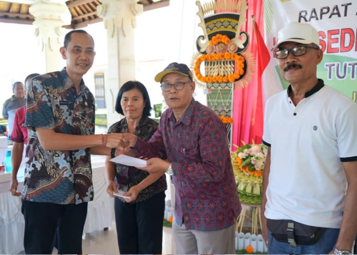 RAT : Rapat Anggota Tahunan (RAT) Koperasi Pegawai Republik Indonesia (KPRI) Sedia Pemkab Klungkung digelar pada Jumat (28/2/2025) di Wantilan Pura Jagatnatha Klungkung.