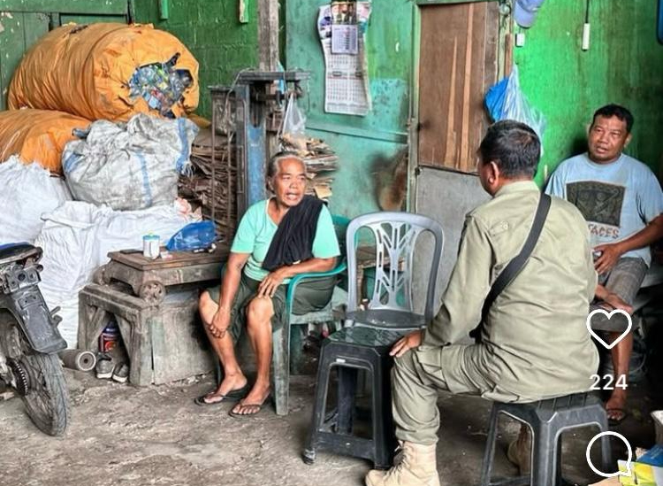 Satpol PP Denpasar Tindak Oknum Pembuang Sampah Ke Sungai
