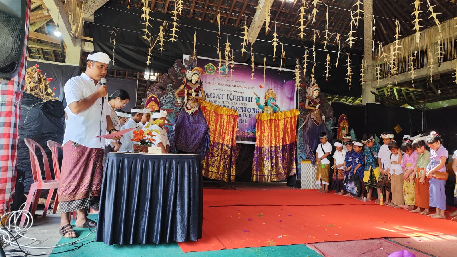BALI : Pelaksanaan Bulan Bahasa Bali di Desa Adat Gentong.