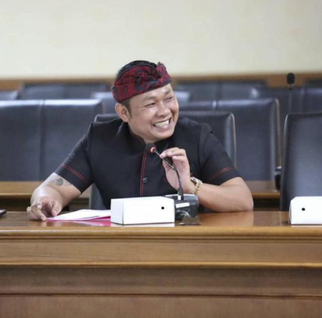 Wakil Ketua Komisi I DPRD Badung, I Gusti Lanang Umbara menanggapi dugaan pelanggaran pembangunan hotel dan meminta taati Perda.