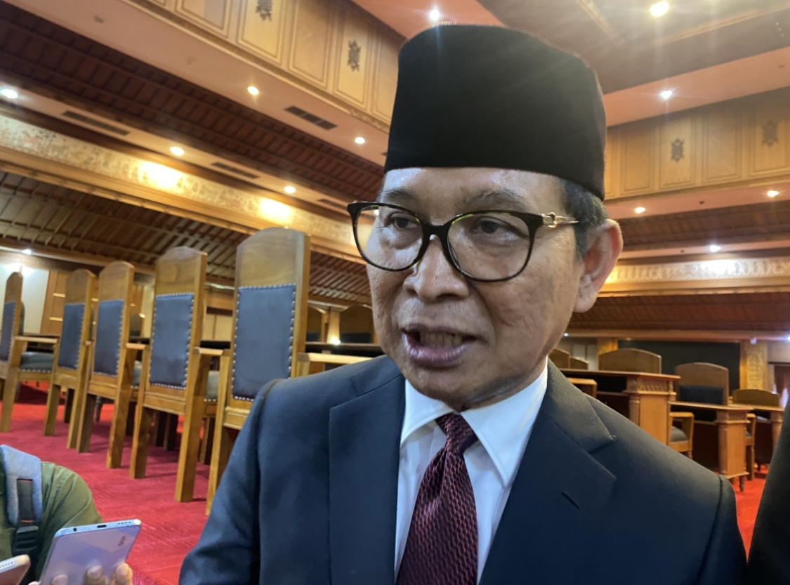 Bupati Badung, I Wayan Adi Arnawa saat menjawab permasalahan dugaan pelanggaran batas ketinggian pembangunan hotel milik PT Step Up Solusi Indonesia.